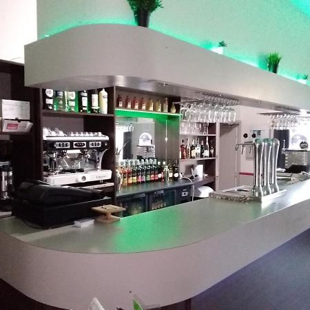 L'Entracte Hotel Saint-Paul-du-Bois Buitenkant foto